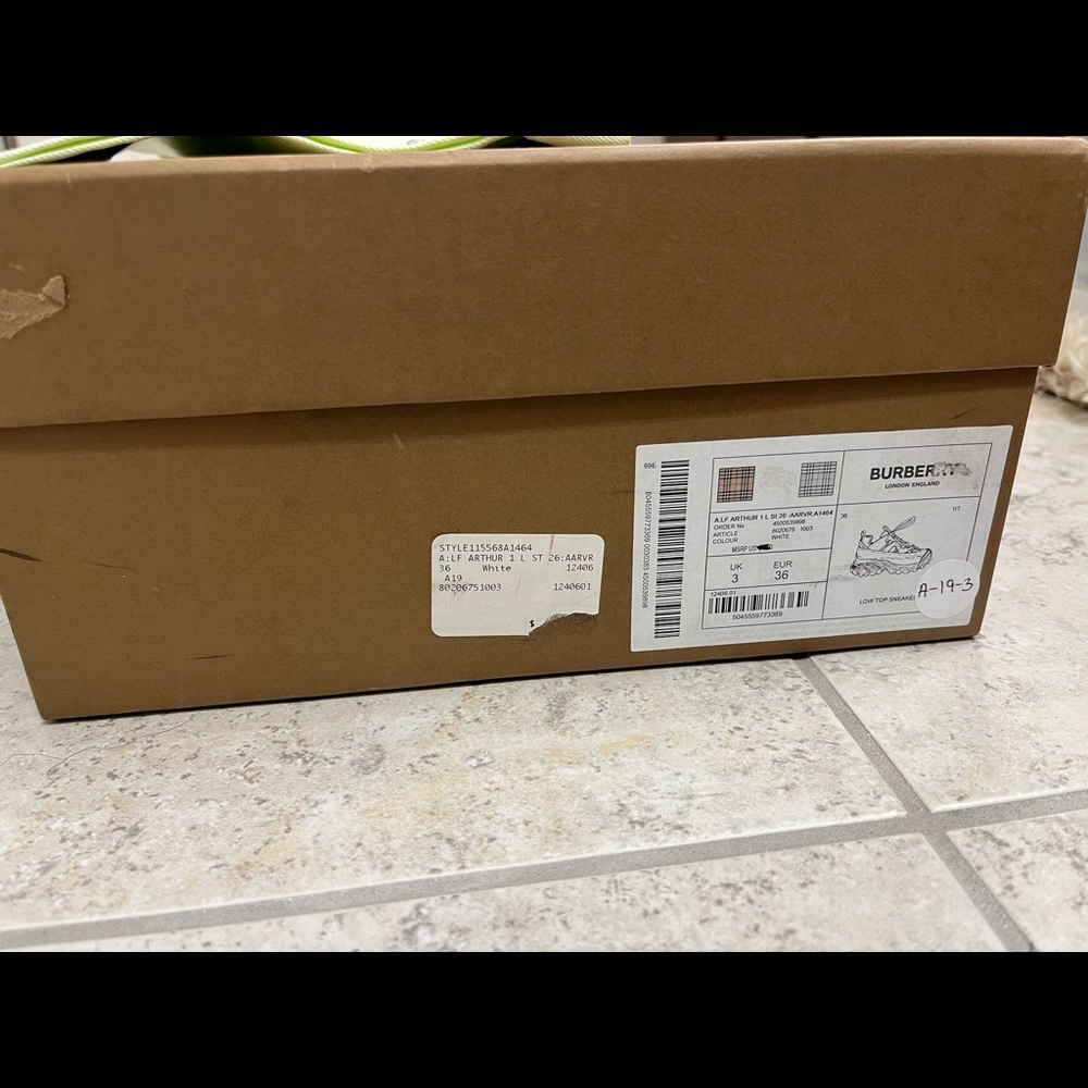 Burberry low top sneakers - Picture 8 of 11